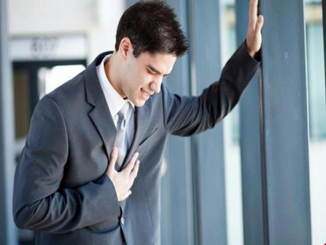 Sức khỏe đời sống - Lên cơn đau tim mà chỉ có một mình, phải làm sao?