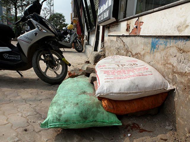 Tin tức trong ngày - Những bậc tam cấp kỳ lạ xuất hiện sau "cơn lốc" vỉa hè