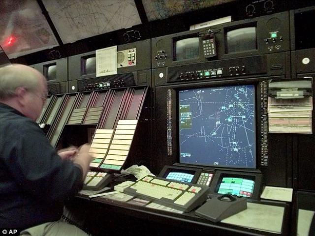 Thế giới - Báo Tây viết về kiểm soát không lưu VN ngủ gật khi trực