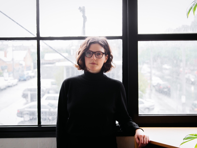 Thời trang công sở - Kinh ngạc mỹ nhân chỉ có đúng 20 bộ quần áo màu đen