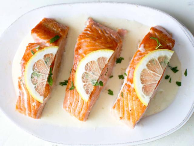 Ẩm thực - Bữa trưa sang chảnh với cá hồi sốt chanh béo ngậy