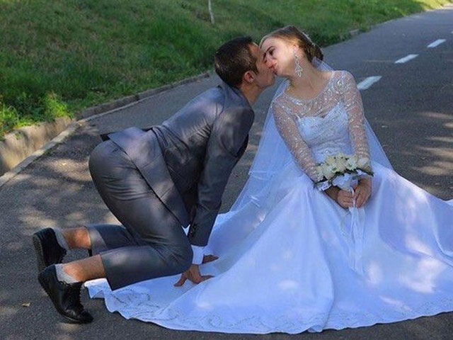 Tranh vui - Tại sao lại có những bức ảnh cưới hài hước như thế này?