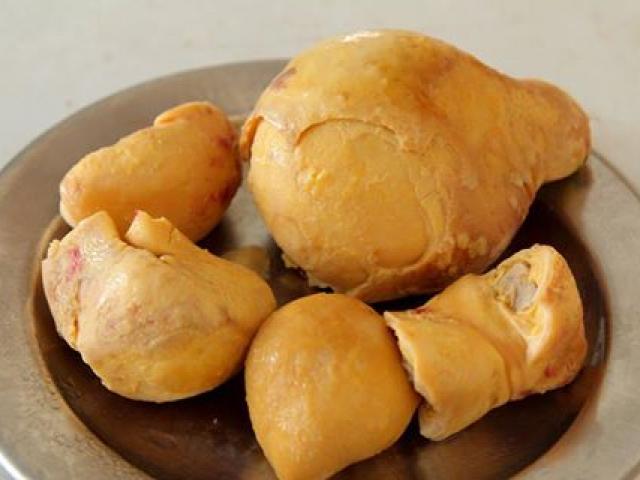 Tin tức trong ngày - Mổ gà phát hiện dị vật giống “kê bảo” quý hiếm