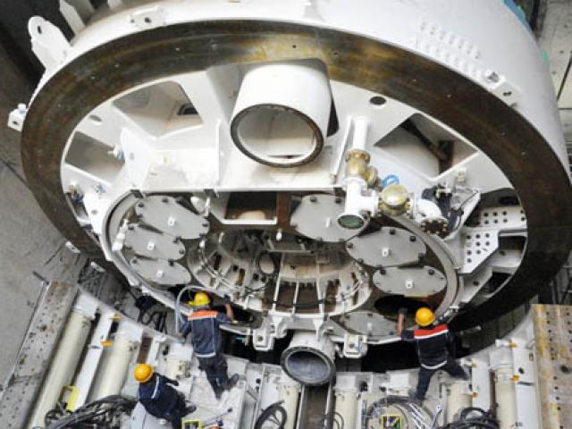 Tin tức trong ngày - Cận cảnh "quái vật" sắp xuyên lòng đất đào hầm metro ở SG