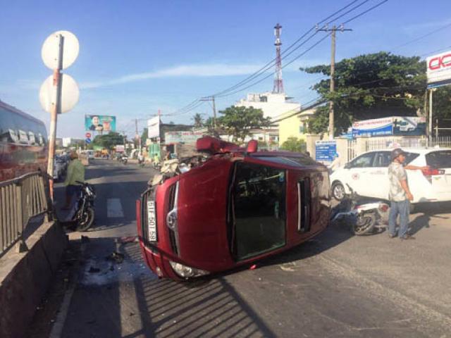 Tin tức trong ngày - TP.HCM: Ô tô lật ngang sau tiếng nổ, một người tử vong