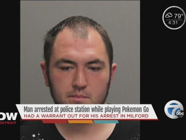 Trót dại đi bắt Pokemon, tên tội phạm bị truy nã tự sa lưới