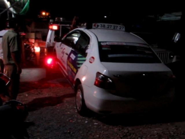 Pháp luật - Phát hiện người đàn ông không mặc quần, chết trong taxi