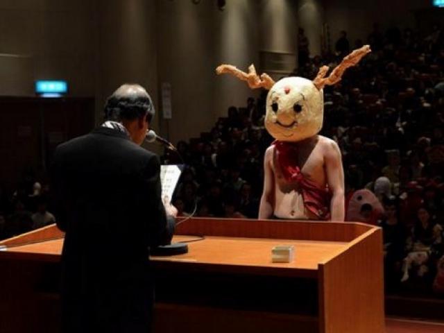 Giáo dục - du học - "Hết hồn" với lễ tốt nghiệp độc đáo nhất thế giới