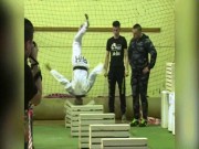 Thể thao - Cao thủ võ lâm 16 tuổi thi triển kungfu chưa từng có
