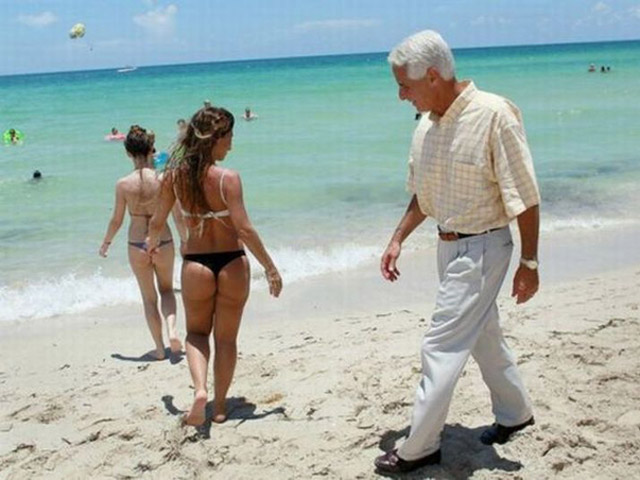 Tranh vui - Tại sao gái xinh ra đường cứ bị nhìn trộm vậy?