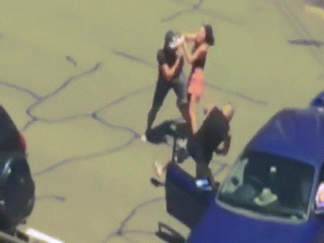 Thể thao - Phẫn nộ: Nhà vô địch Muay Thái đánh phụ nữ giữa phố