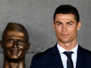 Bóng đá - Ronaldo vinh hiển quê nhà: Messi lặng lẽ cúi đầu