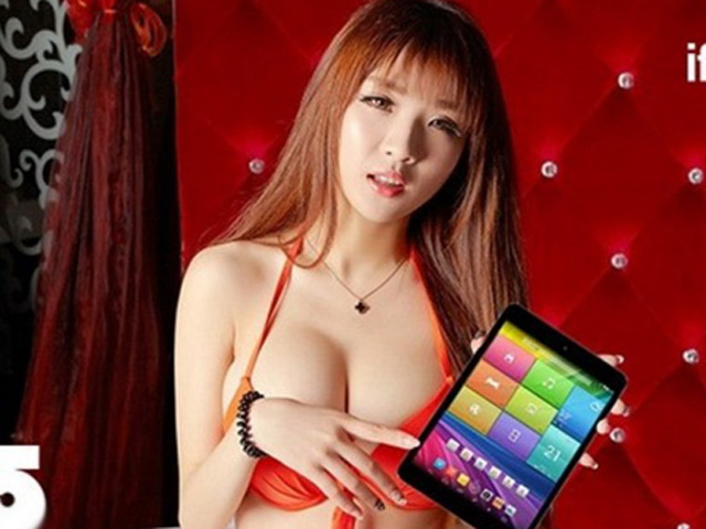 Thời trang Hi-tech - Siêu mẫu có vòng 1 "bốc lửa" nhất làng công nghệ