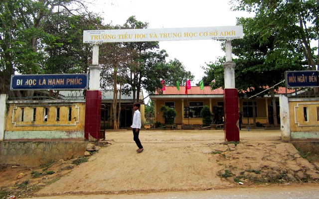 Giáo dục - du học - Học sinh lớp 7 không viết nổi tên mình