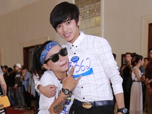 Ca nhạc - MTV - "Hot boy kẹo kéo" khiến cô gái xăm trổ ngại ngùng