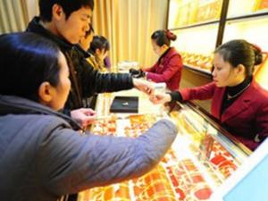 Tài chính - Bất động sản - USD sắp chạm trần, vàng và dầu tăng theo