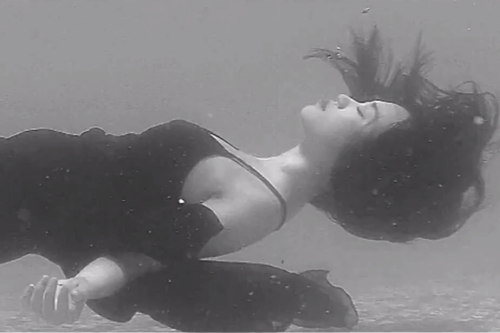 Ca nhạc - MTV - Sĩ Thanh ngâm mình 5 tiếng cho cảnh quay 10 giây