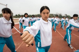 Tin tức trong ngày - Nữ sinh TQ học múa dao đề phòng yêu râu xanh