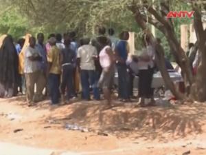 Video An ninh - Thảm sát trường học tại Kenya, gần 150 người thiệt mạng