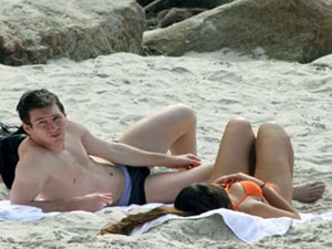 Bóng đá - Tin HOT tối 3/4: Messi nên đi nghỉ dưỡng