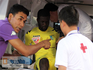 Bóng đá - Đấu "Chelsea Việt Nam", SAO Hà Nội T&T nhập viện