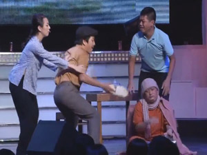 Video Clip Cười - Trường Giang đánh ông thông gia không thương tiếc