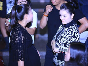 Ca nhạc - MTV - Lý Nhã Kỳ tận tình hỏi thăm sức khỏe bà bầu Thu Minh