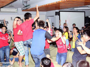 Bóng đá - Vững vàng top 3, fan Arsenal "sướng  rơn người"