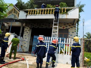 Tin tức trong ngày - Cãi nhau rồi nhà cháy, 2 vợ chồng bỏng nặng