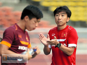 Bóng đá - Bị chuyên gia Việt "đá xoáy", HLV Miura bình thản