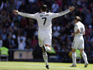 Bóng đá Tây Ban Nha - Vượt kình địch Messi, Ronaldo như sống trên mây