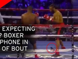 Thể thao - Hy hữu: Thua vì mang điện thoại lên võ đài