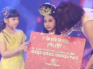 Phim - Cậu bé “Thị Mầu” òa khóc khi đăng quang VN's got talent