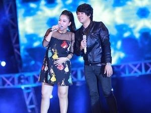 Mặt sau cánh gà - Vietnam Idol lặng lẽ lên sóng