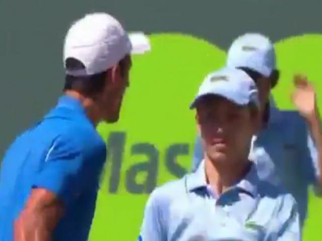 Thể thao - Djokovic sợ "ăn gạch" vì nổi điên với ball-boy