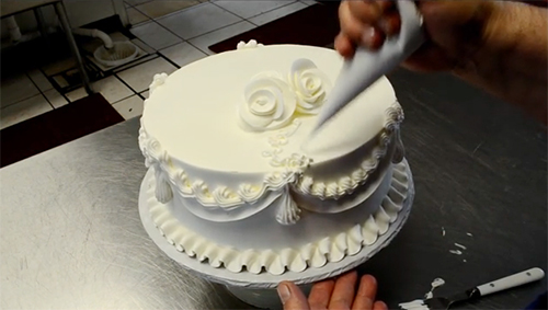 Ẩm thực - Clip: Trang trí bánh cưới cực đẹp chỉ trong 4 phút
