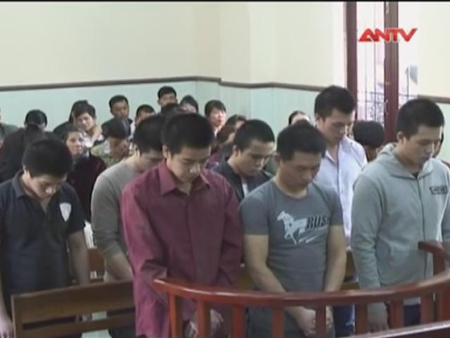 Video An ninh - Xét xử nhóm côn đồ vô cớ chém người trong tiệm Internet