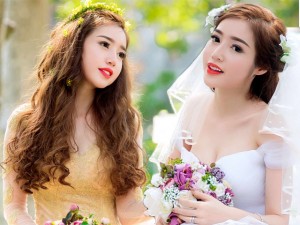 Bạn trẻ - Cuộc sống - Elly Trần lần đầu làm &quot;cô dâu&quot;