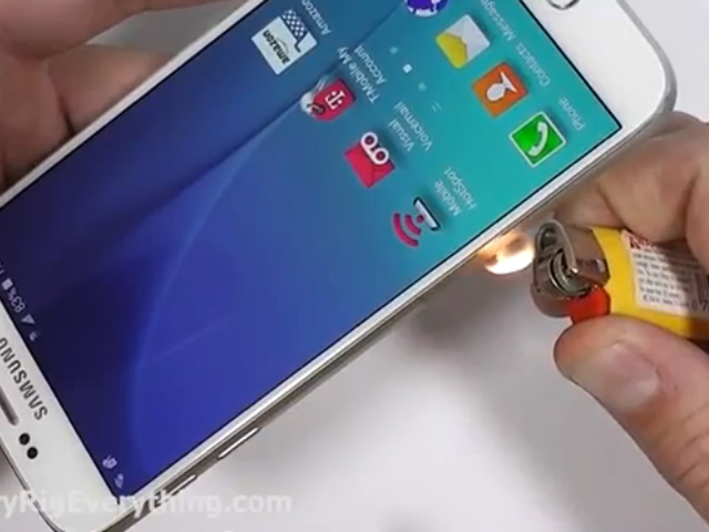 Video: Dùng bật lửa 'đốt' Galaxy S6
