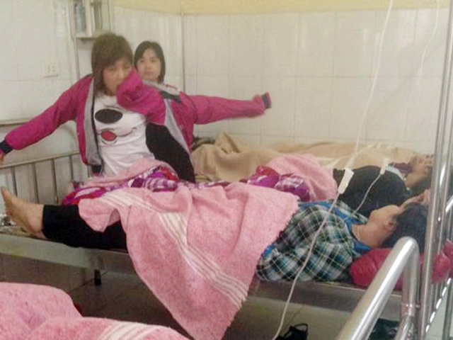 Tin tức trong ngày - Vì sao hơn 100 công nhân ở Hà Nội bị ngộ độc?