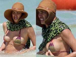 Người mẫu - Hoa hậu - Irina Shayk chật vật sửa bikini bé tí xíu giữa biển