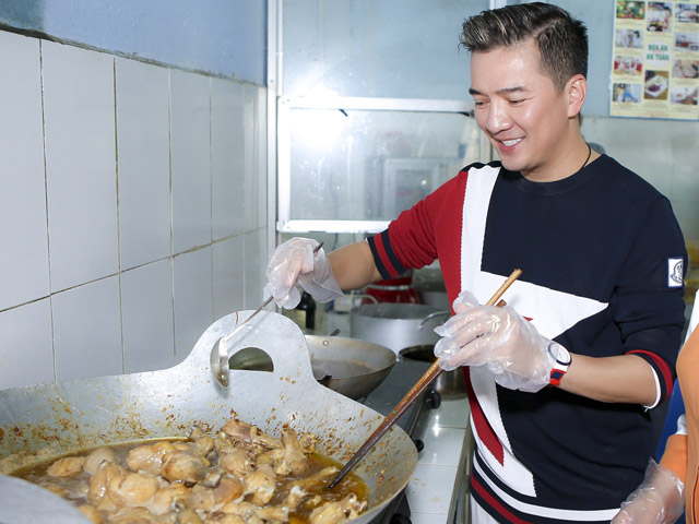 Ca nhạc - MTV - Mr. Đàm trổ tài nấu ăn nhanh và ngon "tuyệt cú mèo"