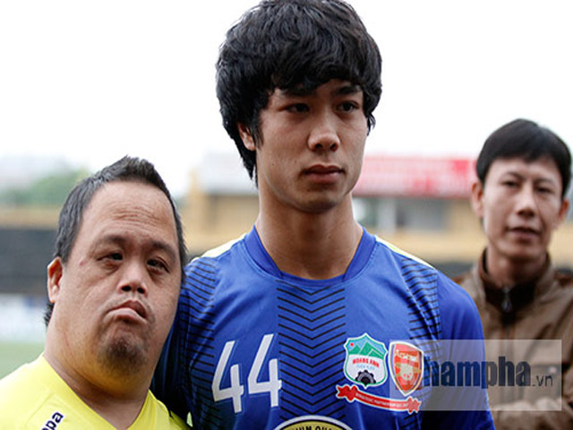 Ngôi sao bóng đá - Được fan xứ Nghệ "yêu hết cỡ", Công Phượng ngạc nhiên