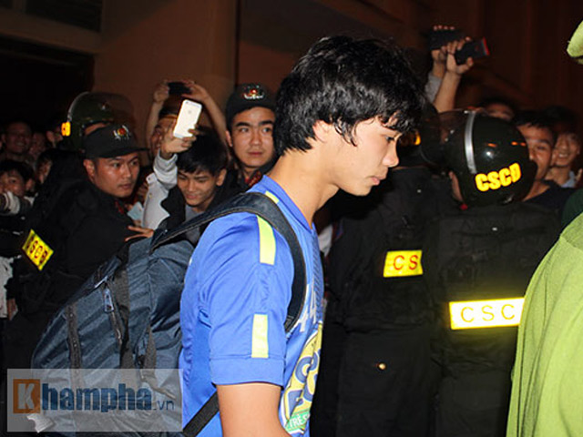 Bóng đá - HAGL thua, fan Nghệ "săn" Công Phượng đến cùng