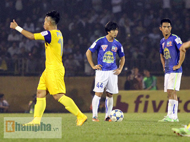 Ngôi sao bóng đá - Công Phượng "cúi đầu" trước "Ronaldo Việt Nam"