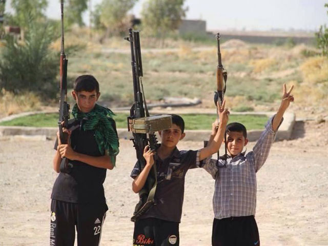 IS tuyệt vọng bắt cóc 120 học sinh làm chiến binh