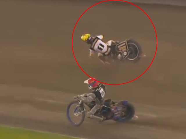 Thể thao - Xe đua gãy đôi, VĐV thoát chết thần kỳ