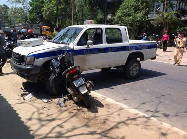 Pháp luật - Trộm xe SH rồi bỏ chạy, lao vào ôtô CSGT tử vong