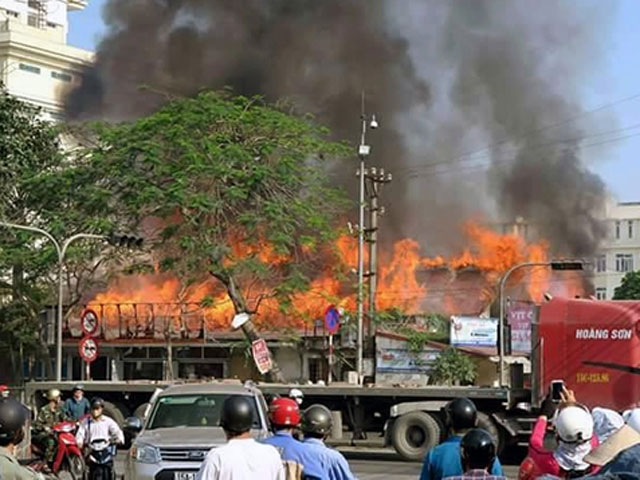 Tin tức trong ngày - Cháy gần Sở PCCC Hải Phòng: Vì sao không gọi được 114?