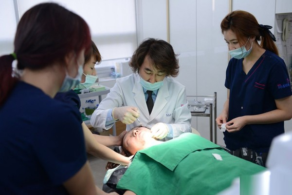 Tin tức trong ngày - Đề xuất cho phép phẫu thuật chuyển đổi giới tính tại VN